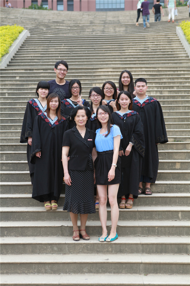 2014三优(主任与毕业班辅导员 心理学生合影).jpg