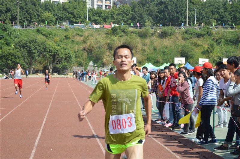 黄志彬同学的最后冲刺.jpg