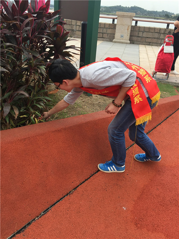 进行公园清洁服务_副本.jpg
