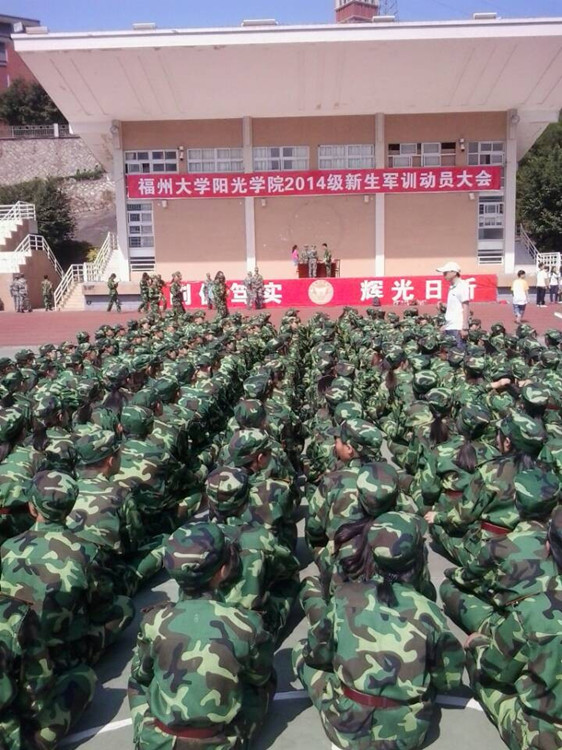 2014军训_副本333.jpg