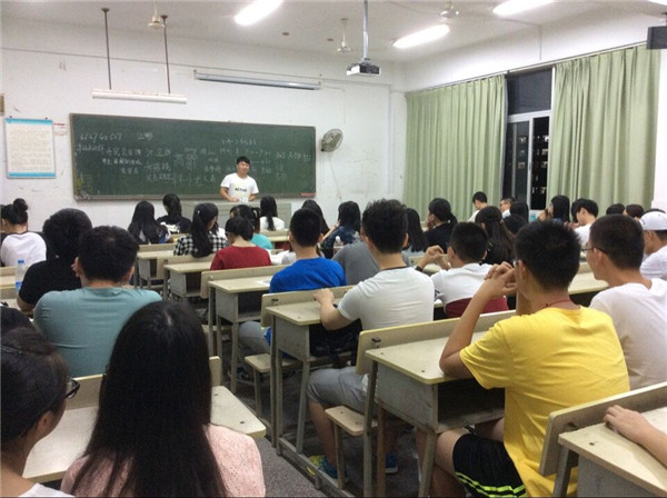 人文系有趣的新生介绍会1.jpg