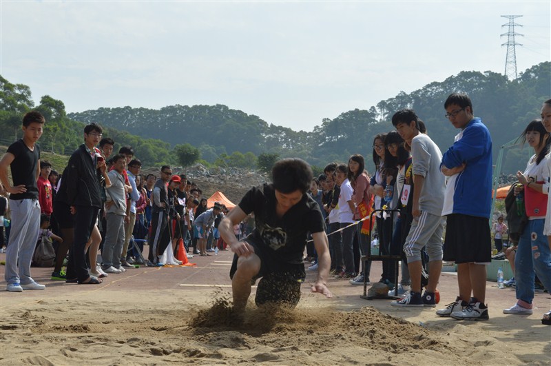 龚旭阳同学已经连续四年参加运动会，这一次，他风采依旧.jpg