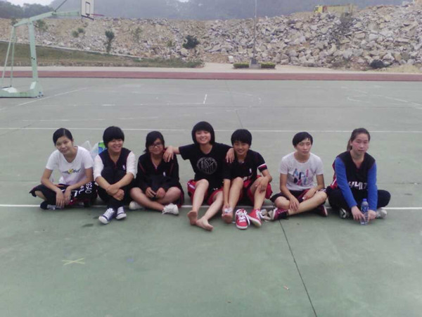 我系选手合影_副本2013女篮合影.jpg