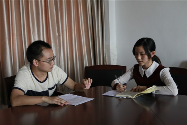 行政管理教研室主任刘江老师约见学生 (2).jpg