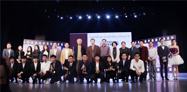 颁奖嘉宾、评委和获奖选手合影留恋.JPG